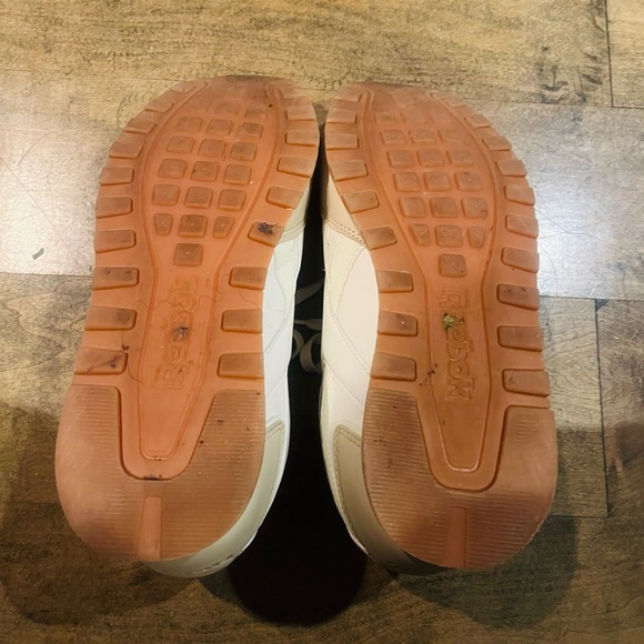 Reebok Women’s Classic Leather Sneaker - Picture 7 of 8